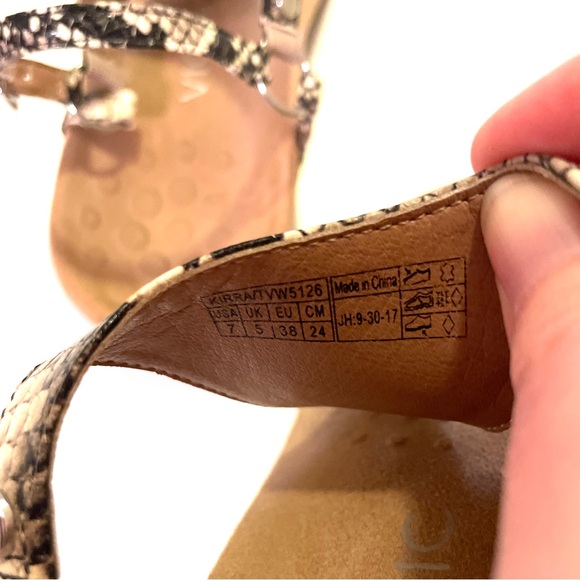 Vionic Kirra Sandals Natural Snake - Picture 4 of 5